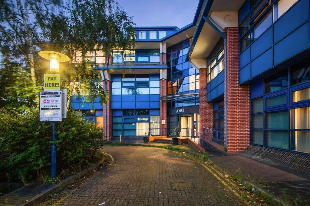 Apartment Heathrow 2-Bedroom Urban Oasis London
