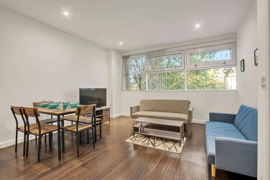 Heathrow 2-Bedroom Urban Oasis London 0*,  United Kingdom