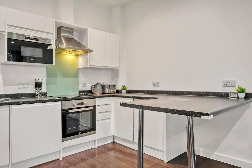 Heathrow 2-Bedroom Urban Oasis London Apartment